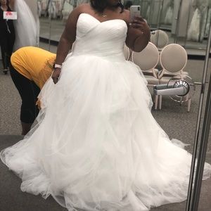Authentic Vera Wang White Wedding Dress Size 20
